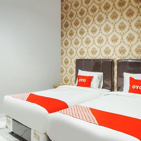 Super Oyo Capital O 92066 Papakoel Hotel & Cafe Medan Kültér fotó