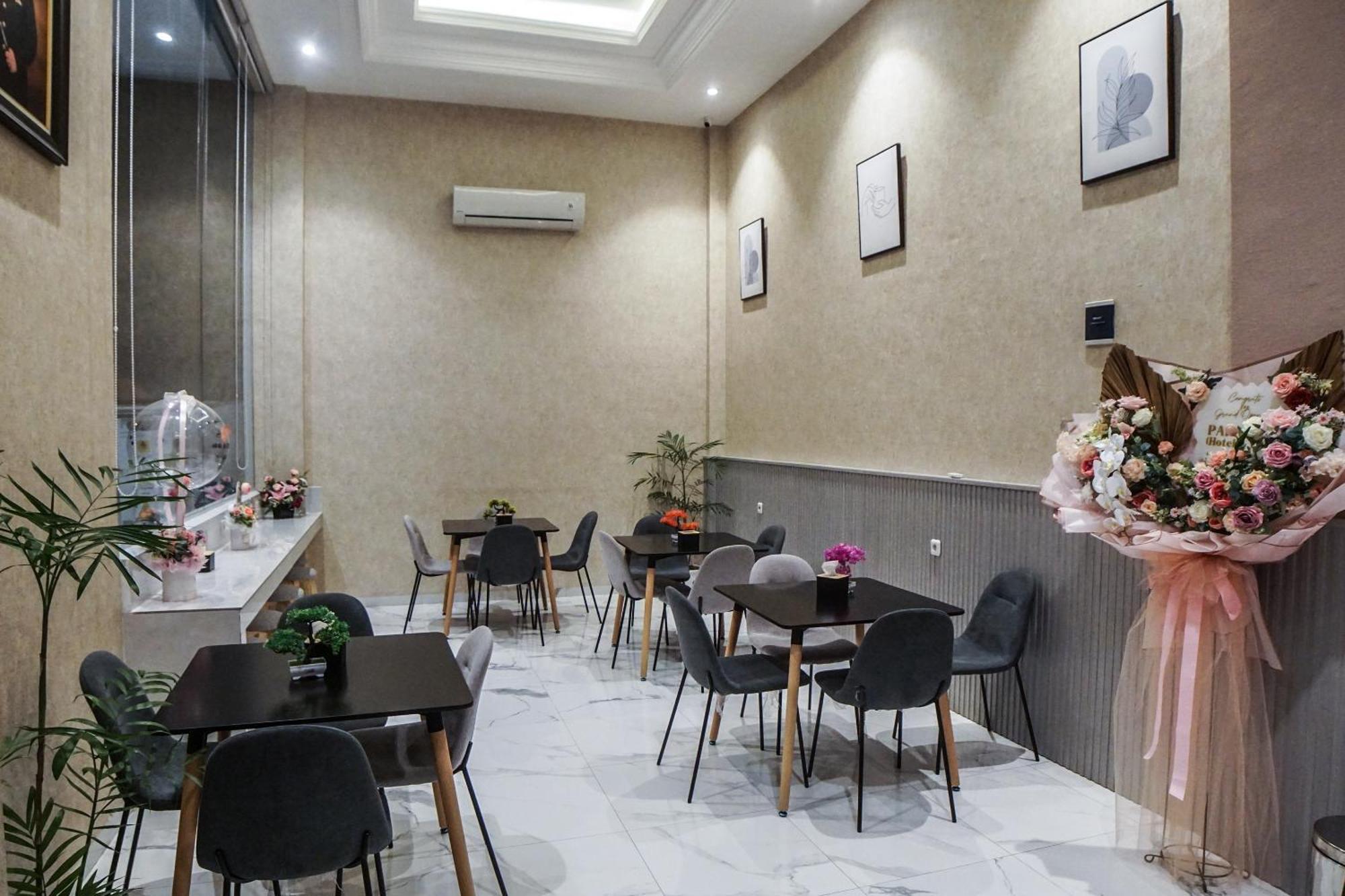 Super Oyo Capital O 92066 Papakoel Hotel & Cafe Medan Kültér fotó