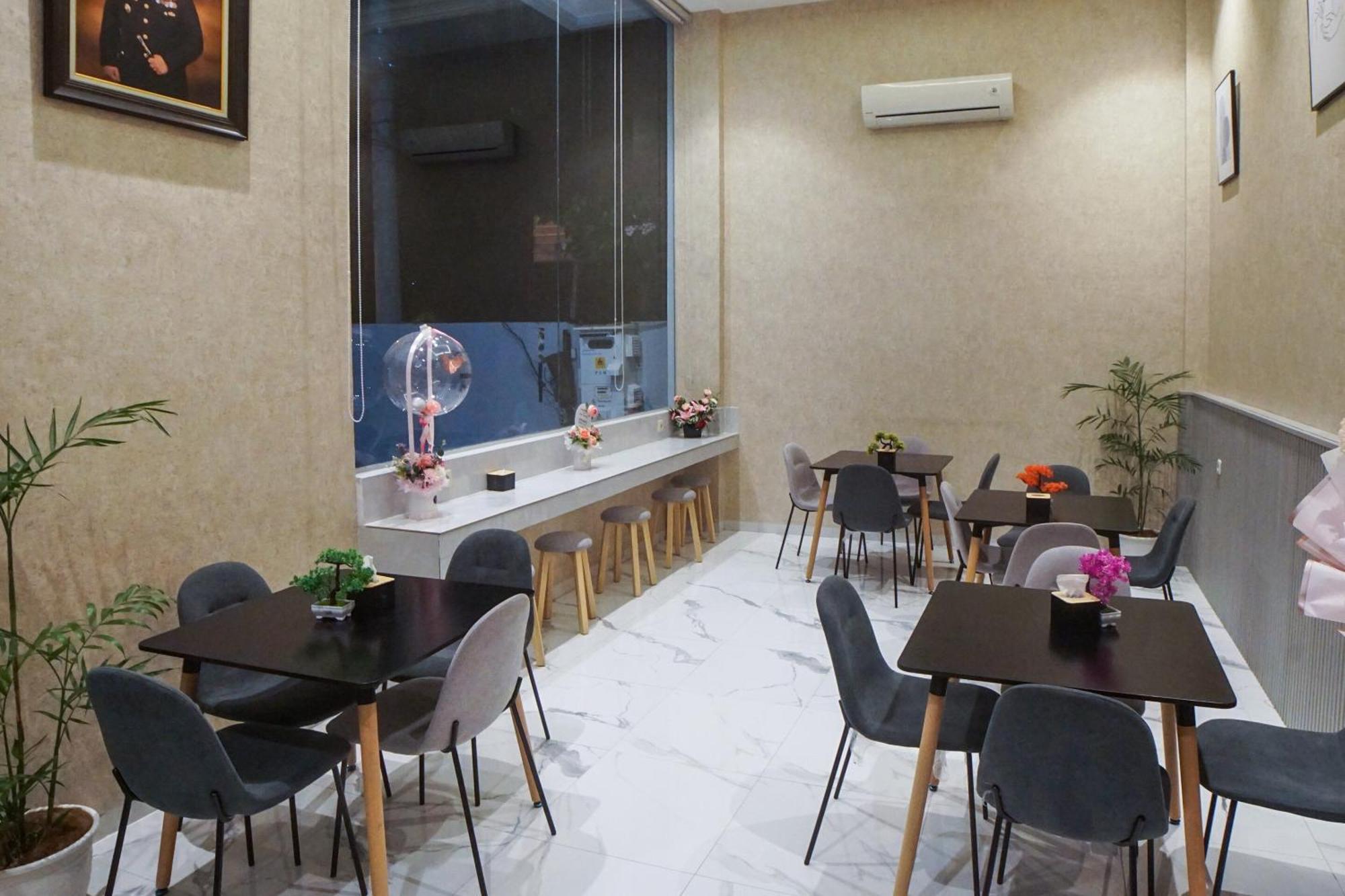 Super Oyo Capital O 92066 Papakoel Hotel & Cafe Medan Kültér fotó