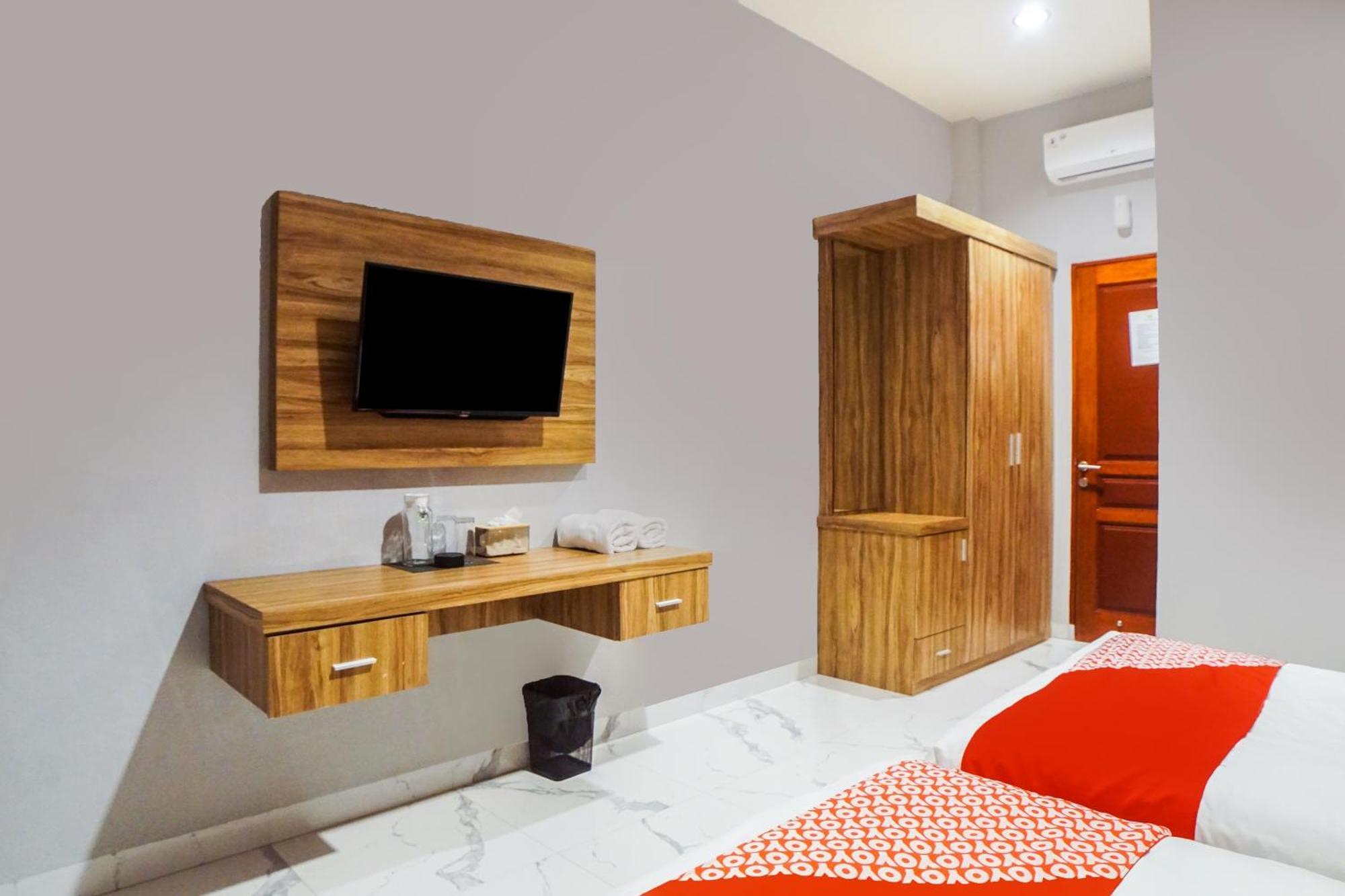 Super Oyo Capital O 92066 Papakoel Hotel & Cafe Medan Kültér fotó