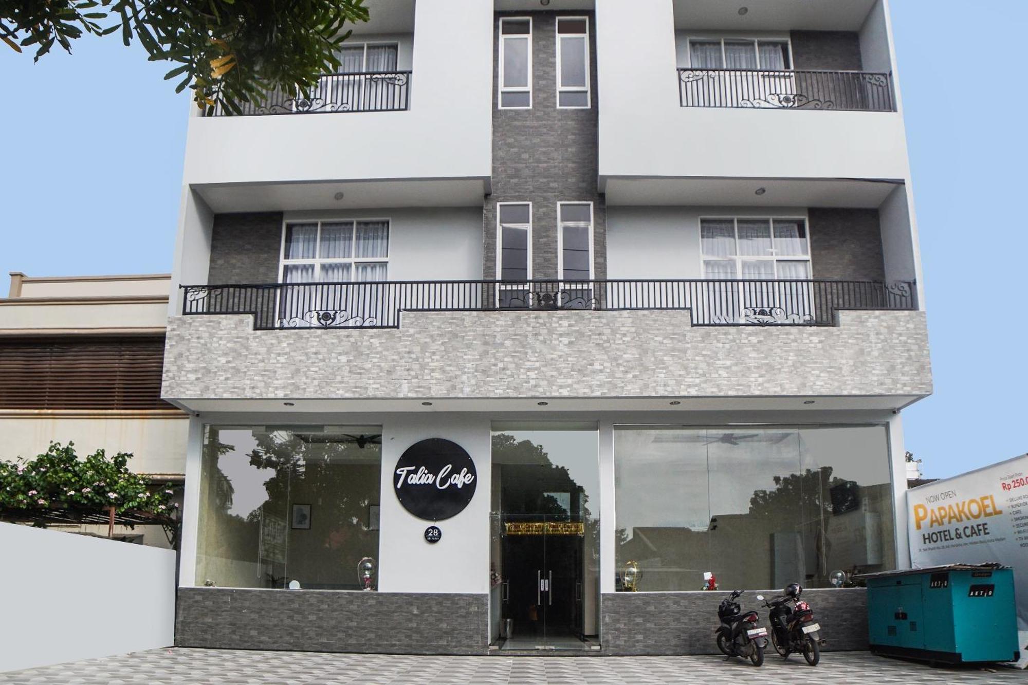 Super Oyo Capital O 92066 Papakoel Hotel & Cafe Medan Kültér fotó